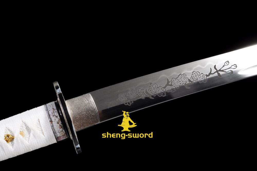 sakura105 Handmade japanese samurai katana Sakura tsuba clay tempered t-10 steel full tang sword